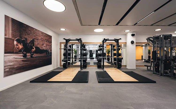 Krafttrainingsbereich im Fitness Center Theresienhöhe.