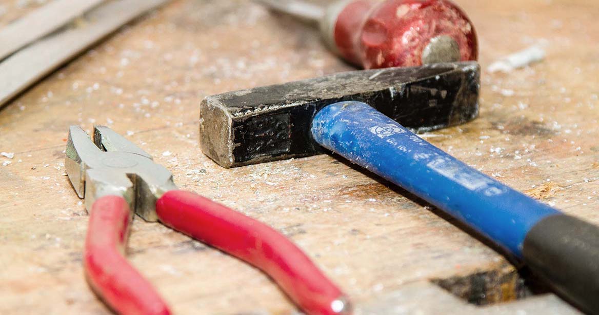 Werkzeug Hammer Zange