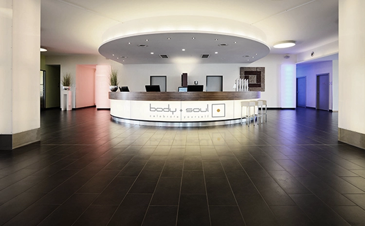 In unserem Center Brunnthal erwartet dich eine familiäre und heimische Atmosphäre trotz weitläufiger Trainingsfläche und Größe. Eine intensive Kundenbindung, die wir durch unsere langjährige persönliche Betreuung aufrechterhalten, bestätigen uns rundum zufriedene und glückliche Mitglieder.