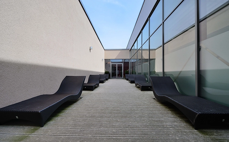 Outdoor-Ruheraum im Center Erding – ohne Menschen.