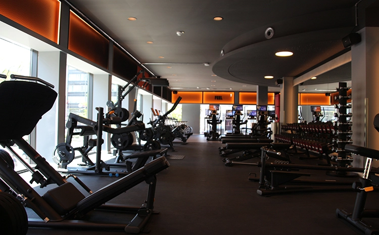 Center Muenchen Mitte Krafttraining Workout Fitness Geräte Hanteln